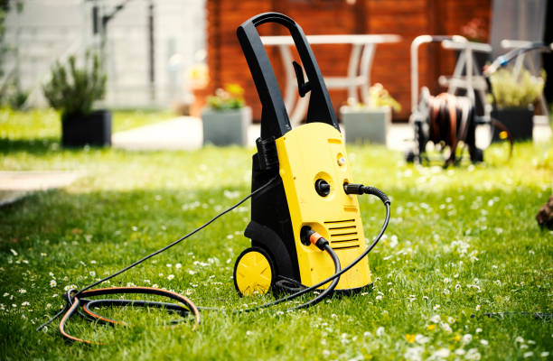 Best Animal Enclosure Cleaning  in Republic, WA